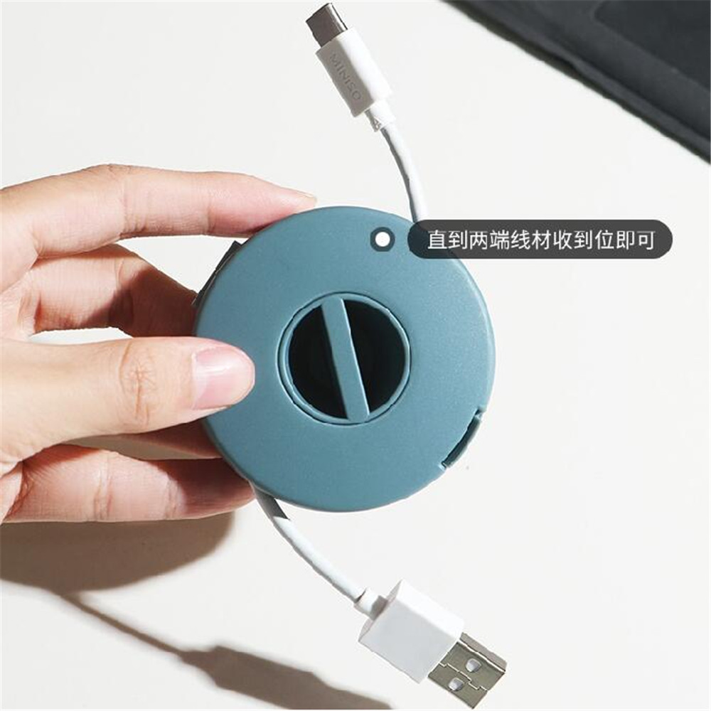 1 Hộp đựng dây cáp USB và tai nghe gọn gàng tiện dụng