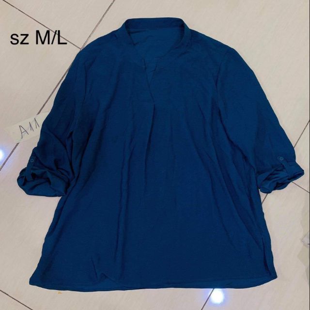 Áo tròng cổ xanh đen thanh lịch