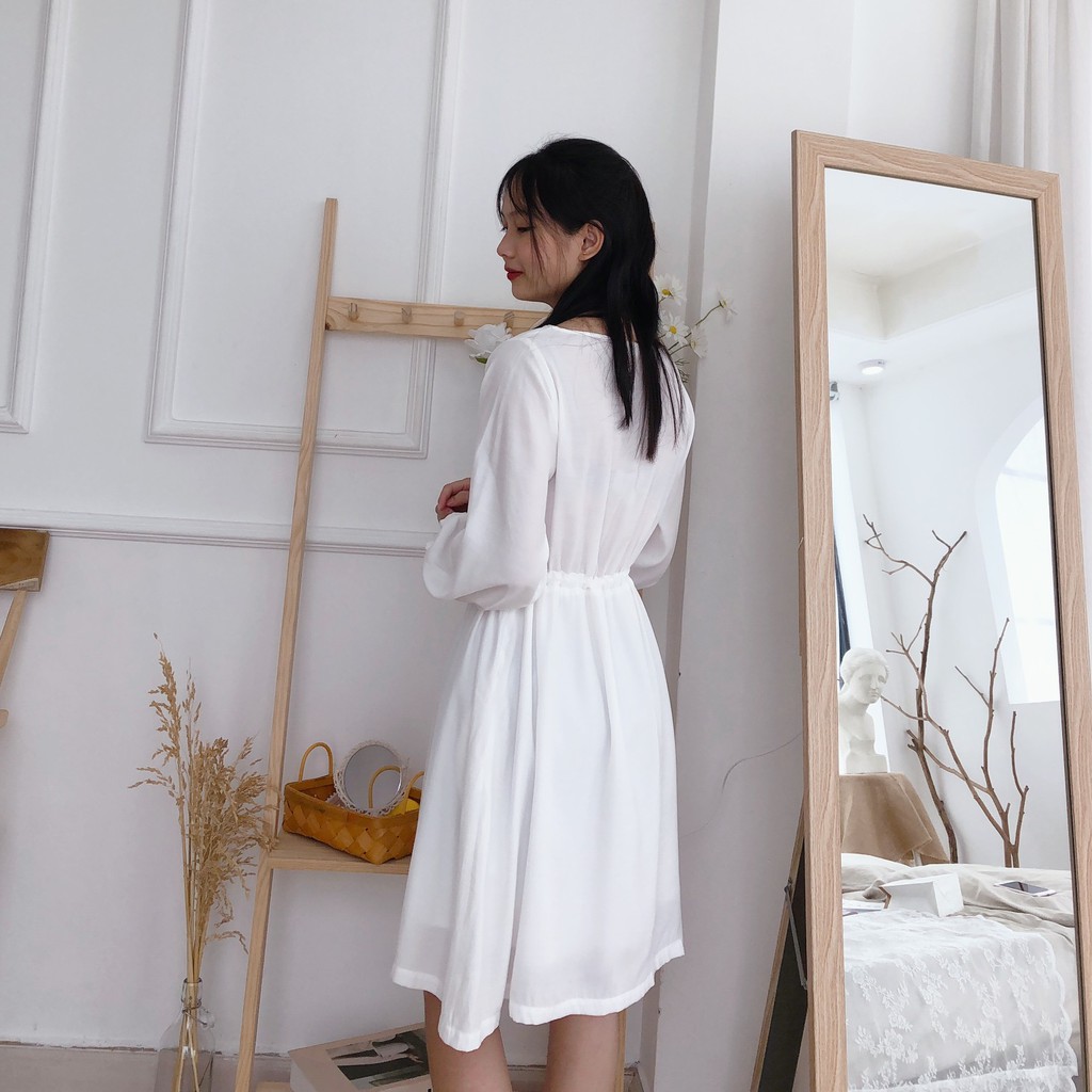 Đầm trắng tay dài rút eo dễ thương