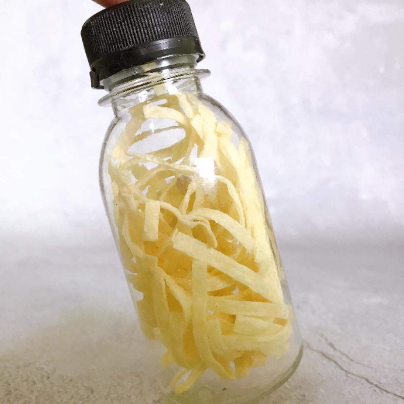 Thức ăn Cá sợi thơm ngon cho hamster.