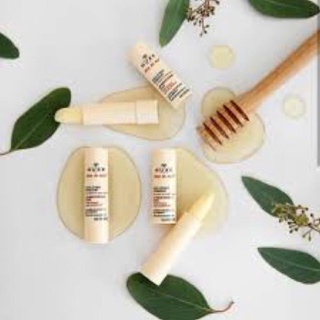 Son dưỡng Nuxe thỏi daisyra