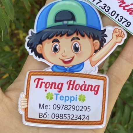 Móc khoá in bảng tên treo balo cho bé đi học