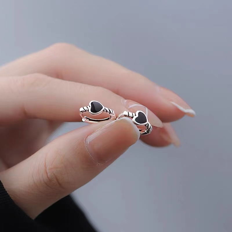 Khuyên Tai Hình Trái Tim Màu Đen Phong Cách Cổ Điển