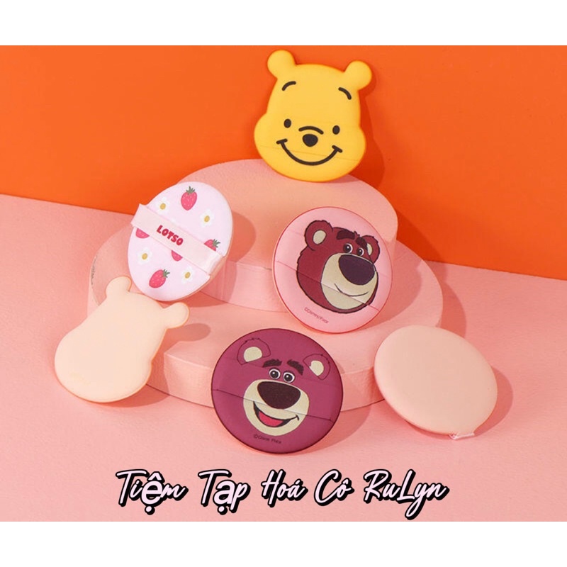 (Lotso về lại) Bông Phấn Tròn Nhỏ MiniSo Hàn Quốc, Hình Gấu Hồng Lotso- Hình Gấu Vàng Pooh ( Hàng Có Sẵn)