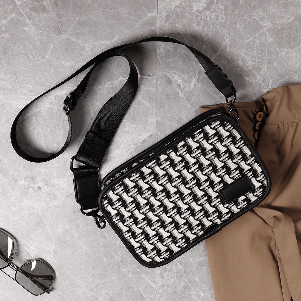 Túi Đeo Chéo Oxford vuông Cấp Nam Nữ thời trang, Màu trắng đen, Vải oxford cao cấp, Form Y Hình, Lớp lót Polyester.