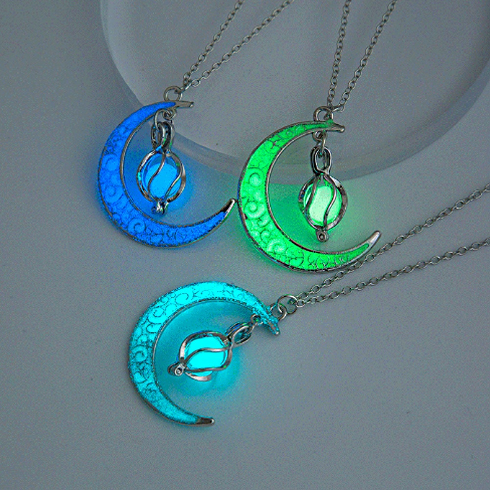 Vòng cổ Mặt Trăng Khuyết Phát Sáng Trong Đêm