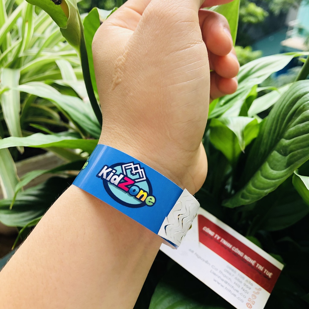 Xưởng In Vòng Đeo Tay Bằng Giấy Không Ngấm Nước Cho Công Viên Nước - Hồ Bơi Thay Vé Vào Cửa