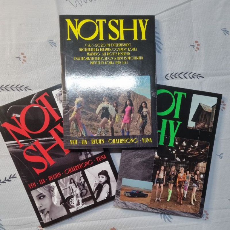 Bộ ảnh “NOT SHY” của ITZY
