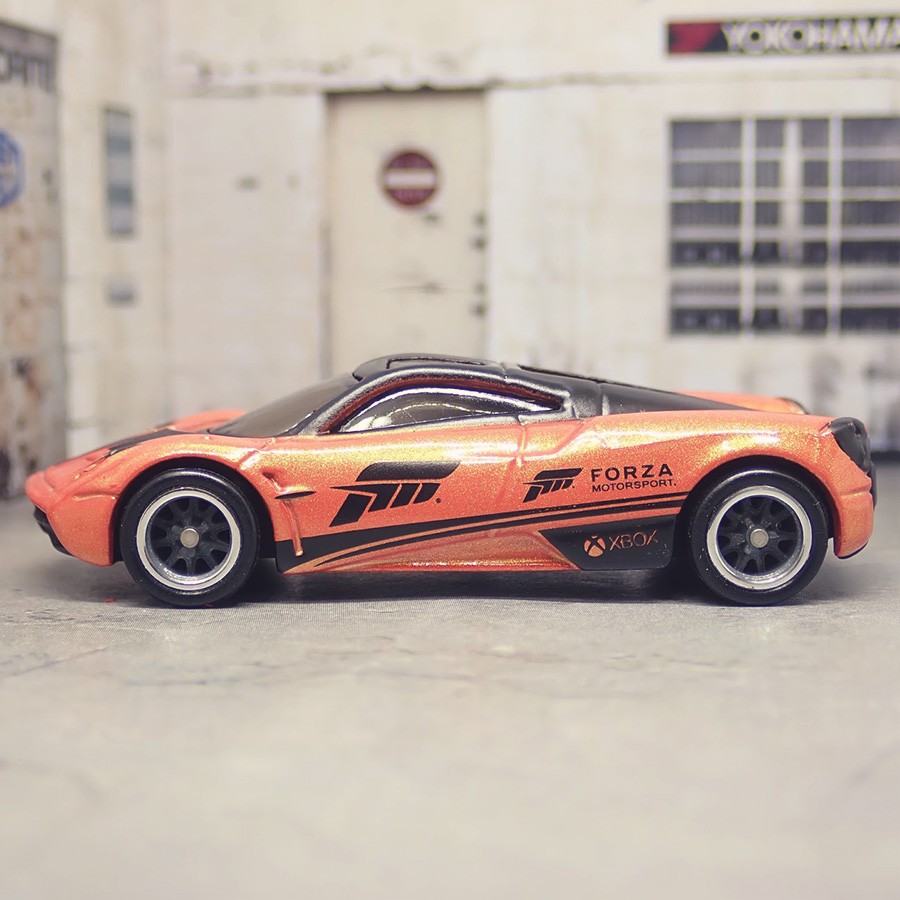 Xe Mô hình Hot Wheels Pagani Huayra Forza Motosport RETRO Entertainment