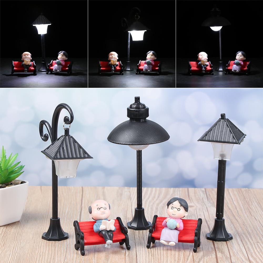 Mô Hình Đèn Đường Mini Bằng Nhựa Resin Trang Trí Tiểu Cảnh Sân Vườn