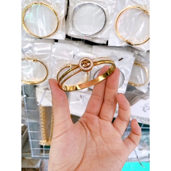Lắc tay titan cao cấp [Bảo Hành] bền màu sang trọng shop Chavi Clothing