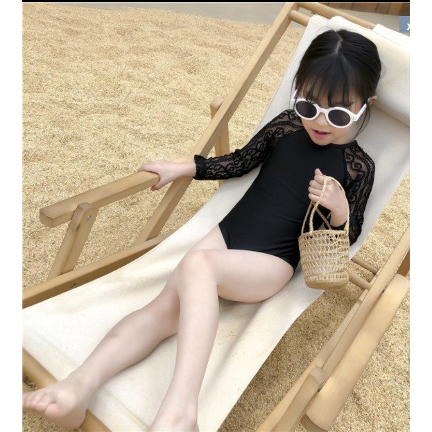 Bộ Đồ Bơi Bé Gái Tay Dài Pha Ren Hở Lưng Màu Đen Gơi Cảm