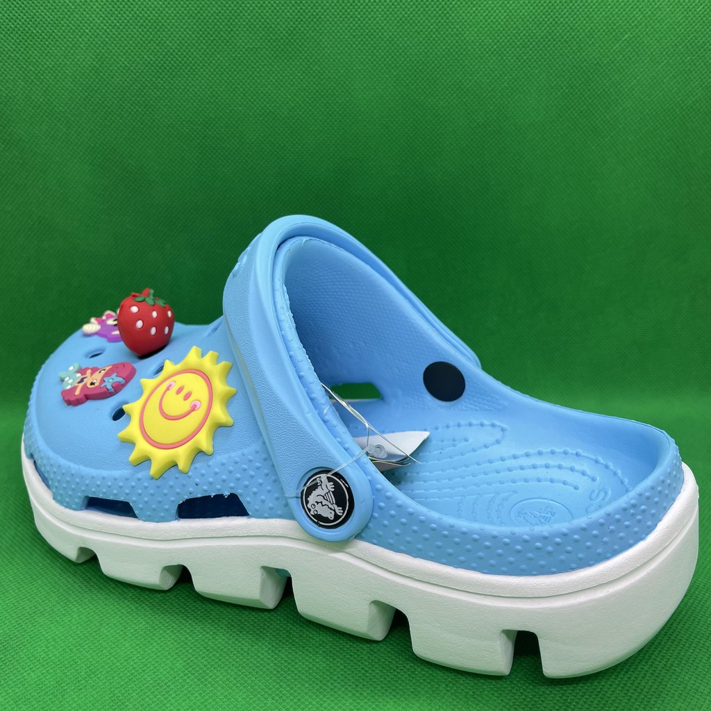 Dép cross màu xanh unisex đế răng cưa lượn sóng màu trắng cho nam và nữ