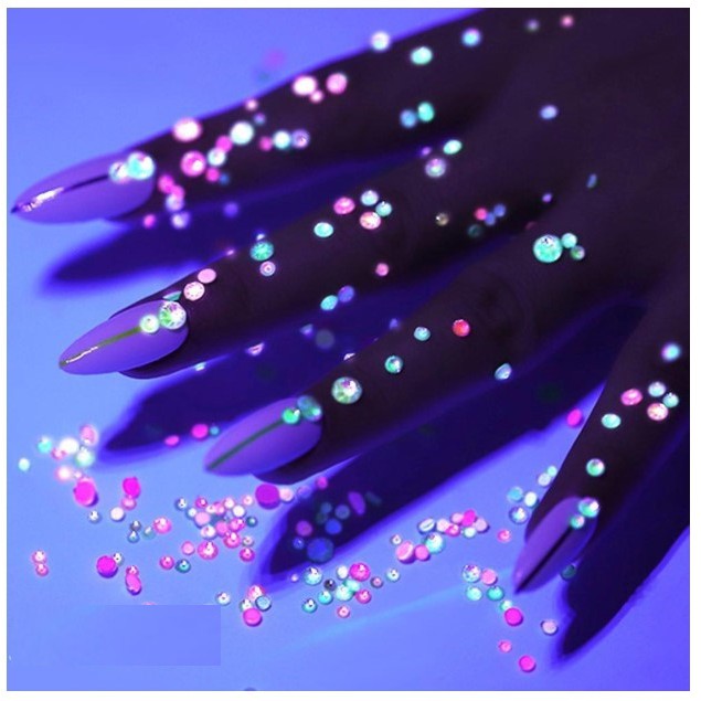 Túi 2g hạt dán trang trí móng tay phát sáng (nhiều màu)