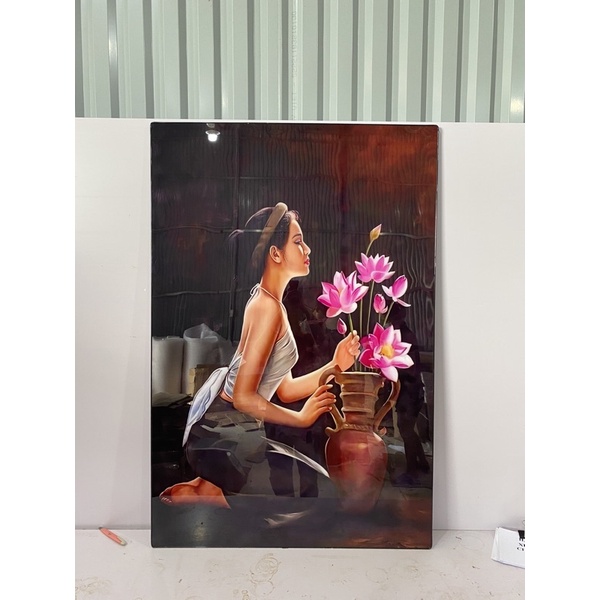 Tranh Tráng Gương Cô Gái Bên Bình Hoa Sen