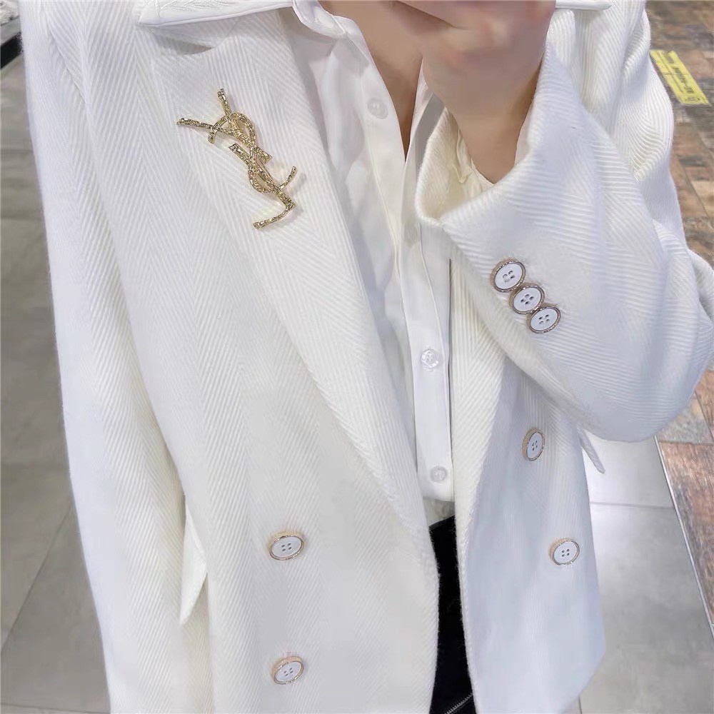 Trâm Cài Áo Bằng Thép Titan Hình Logo Ysl Hợp Thời Trang