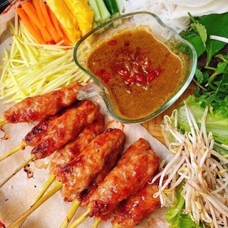 NEM LỤI HUẾ(KÈM SỐT CHẤM)/NEM LỤI NHA TRANG