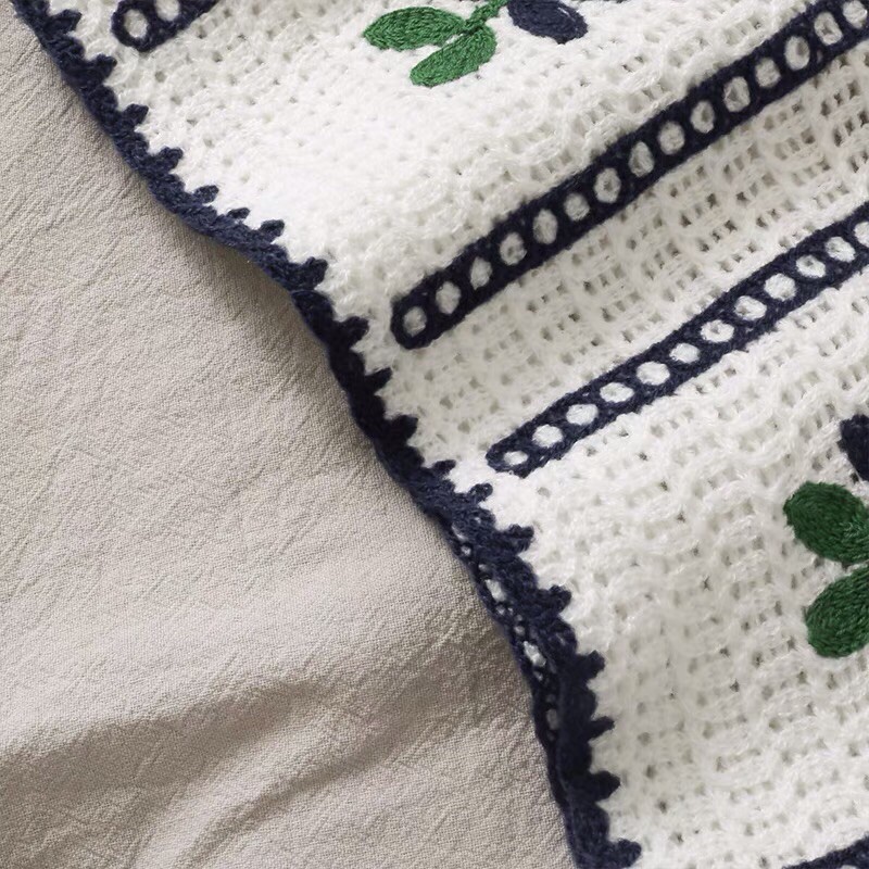 Áo 2s - 2 dây len thêu hoa viền