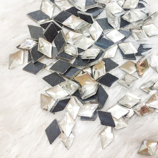 Hạt đá xoàn ủi áo hong kong hình thoi trang trí quần áo cá tính size 1.2cm