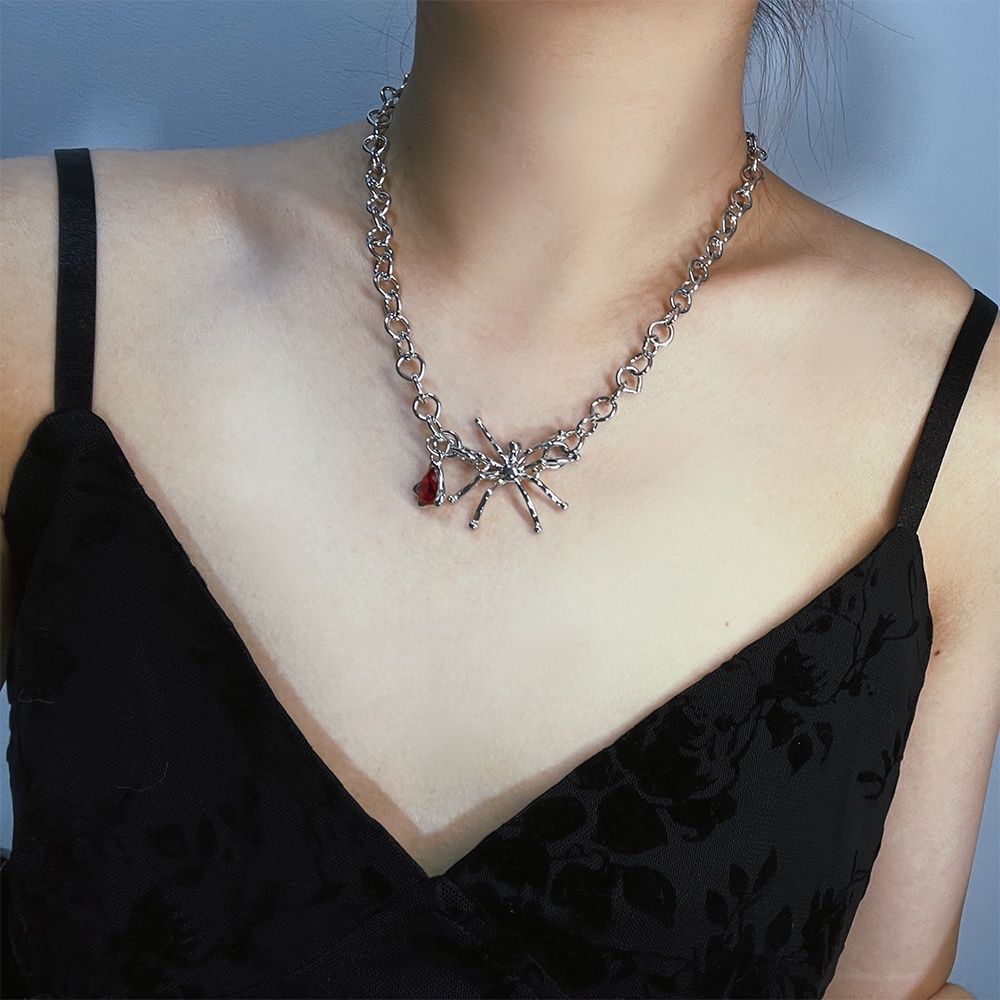 Vòng cổ mặt hình con nhện cá tính