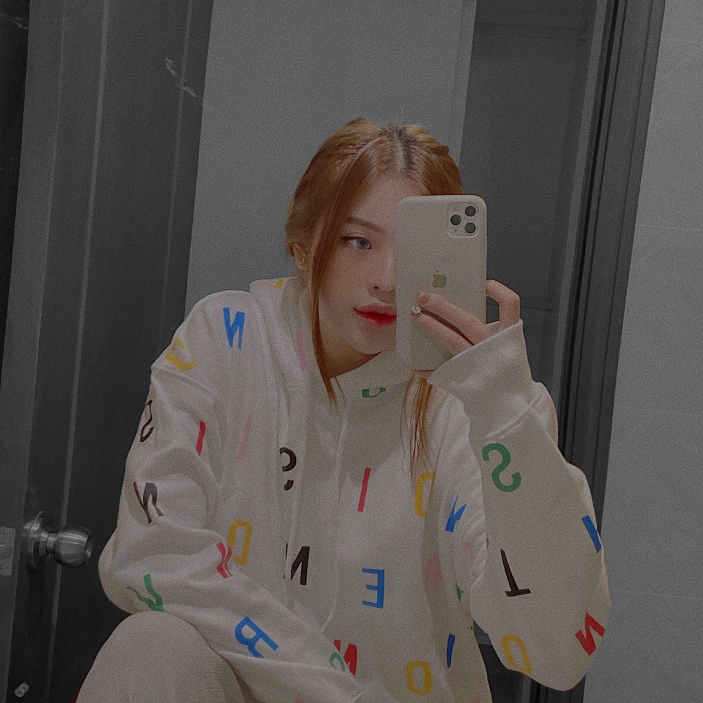 Áo hoodie chữ overprinted trắng | BigBuy360 - bigbuy360.vn