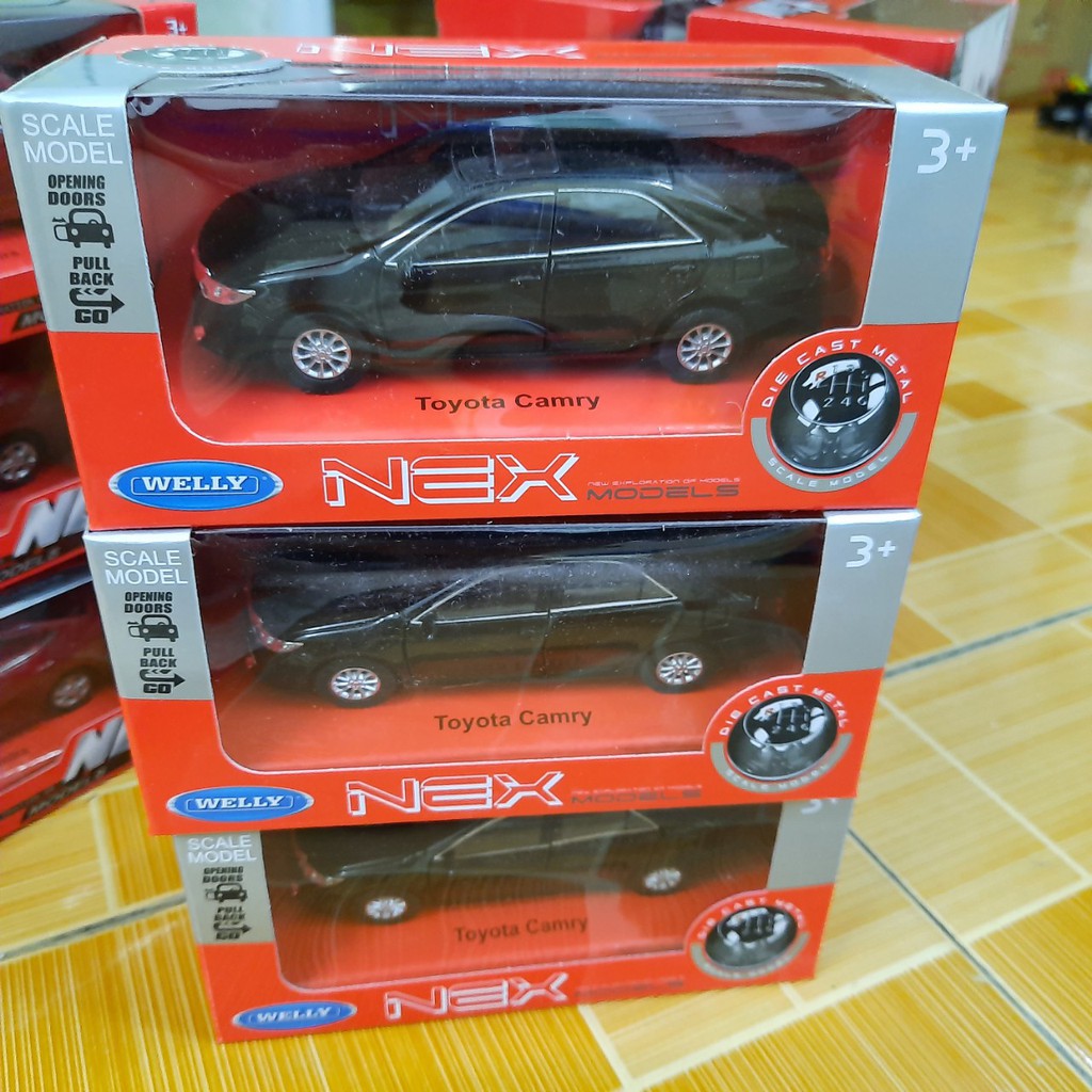 Mô hình xe Camry 2016 tỉ lệ 1:36 xe bằng kim loại cửa 2 cửa