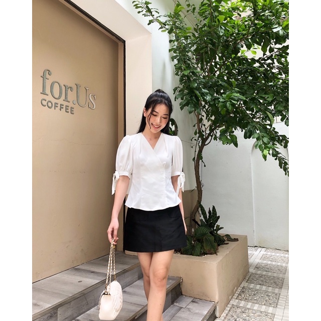 Áo trắng peplum cổ V xinh tưoi