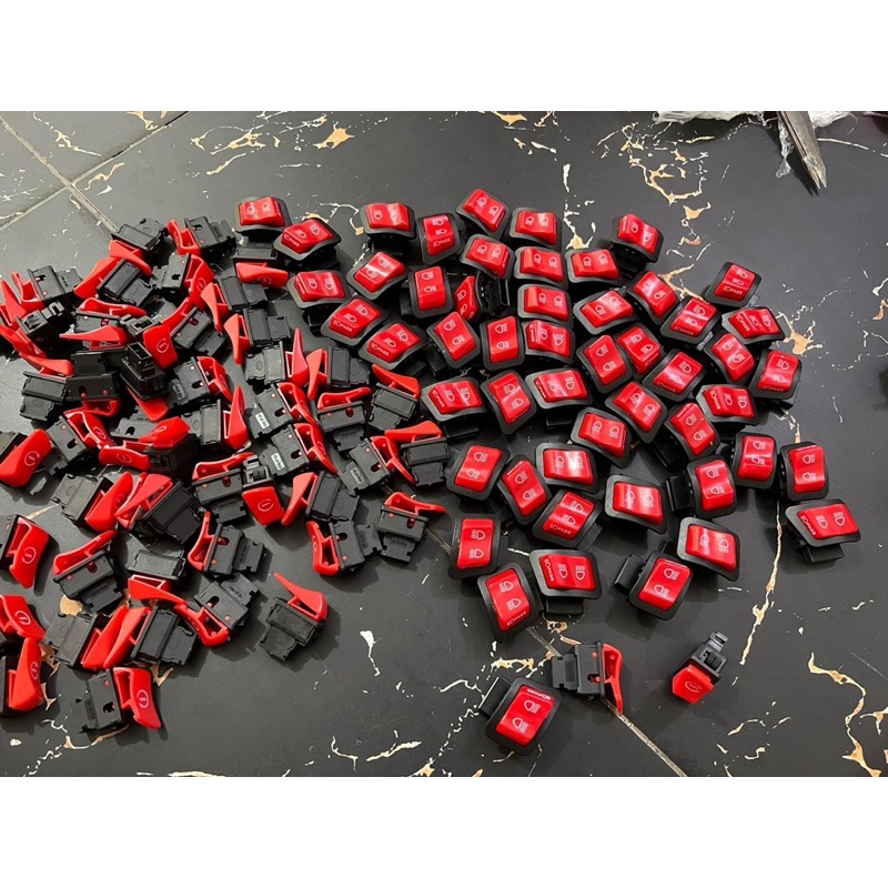 Nút đỏ pasing và nút đỏ đề máy