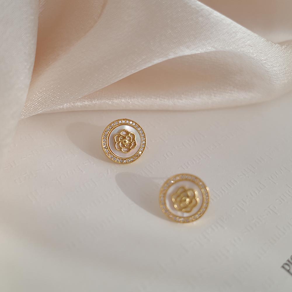 Khuyên Tai Dáng Tròn Đính Hoa Trà Phong Cách Hàn Quốc Ngọt Ngào Thời Trang Cho Nữ