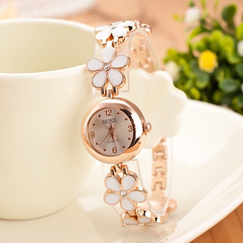 Đồng hồ nữ Phiên bản Hàn Quốc của chiếc vòng đeo tay thời trang Máy khoan nước Ống Đấu vật Cô gái bốn lá Nữ Thắt lưng thép mật ong