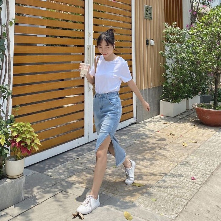 [Mã FADIRECT20 giảm 20K đơn 150K] Chân váy jeans MIEU midi xẻ tà - HMR16 (Nhạt) | BigBuy360 - bigbuy360.vn