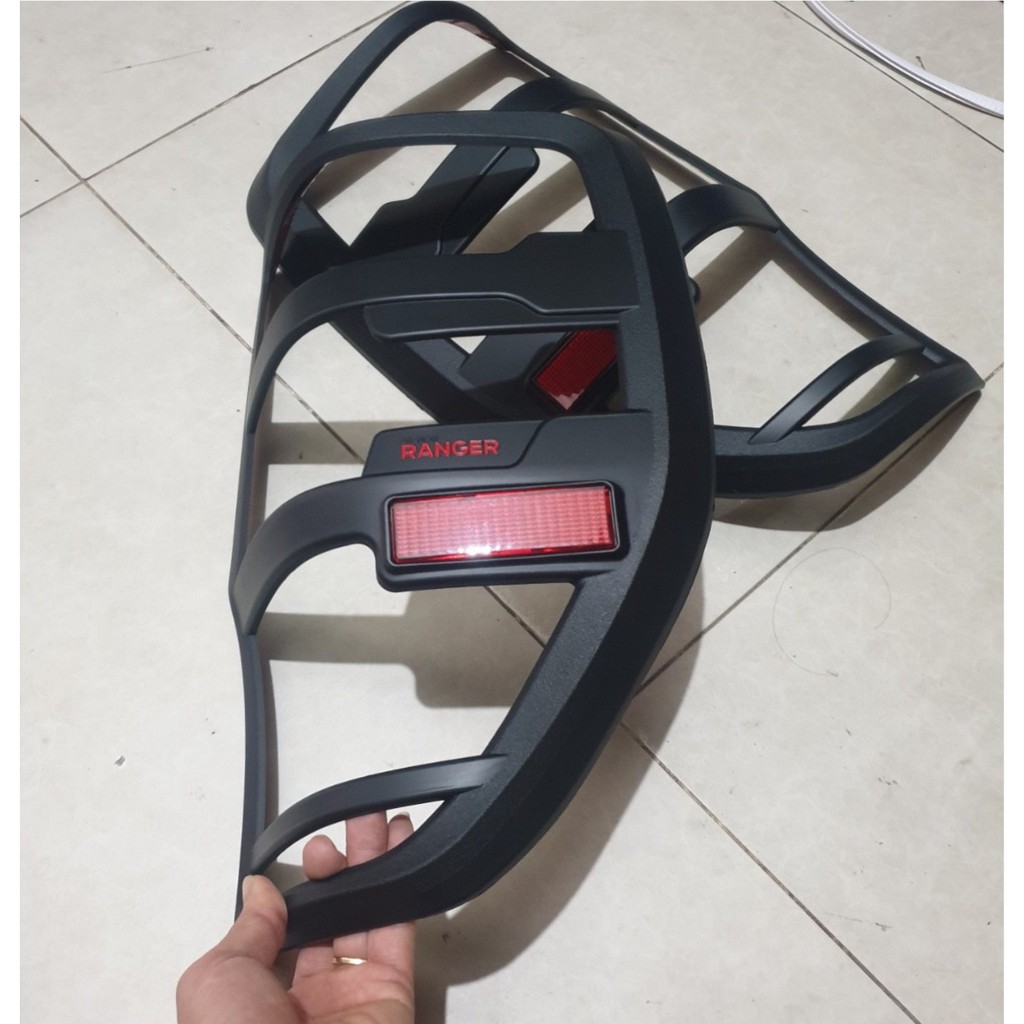 Bộ 2 Ốp Viền Đèn Hậu Nhựa Đen Ford - Ranger 2015-2021