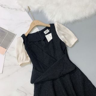 VÁY ĐEN XÒE PHỐI TAY BE