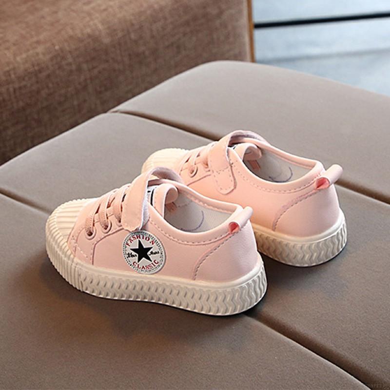 Giày thời trang Hàn Quốc đế mềm chống trượt in họa tiết chữ dành cho em bé