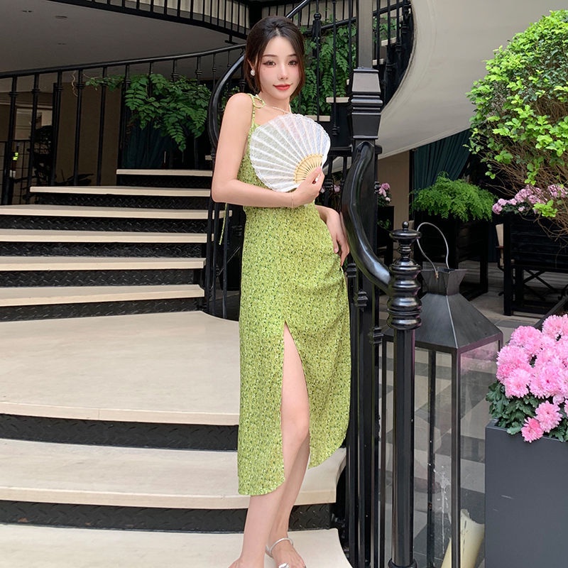Đầm Hai Dây Dáng Ôm In Hoa Màu Xanh Bơ Dễ Thương