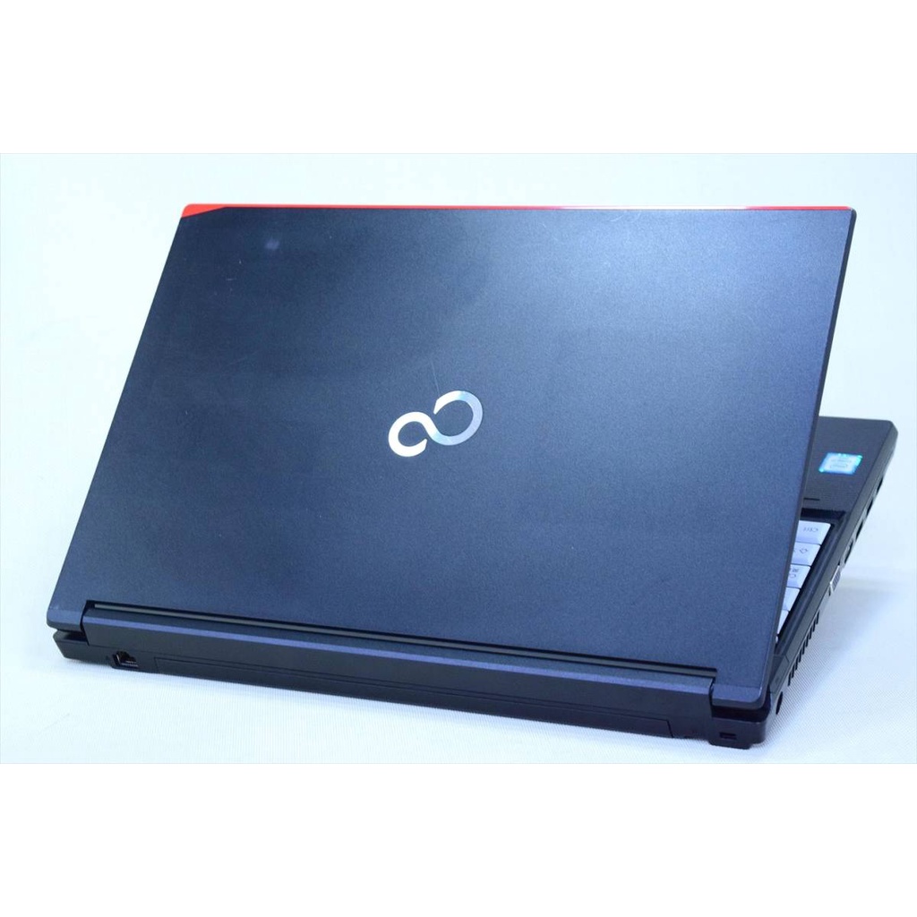 FUJITSU 15,6 INCHES