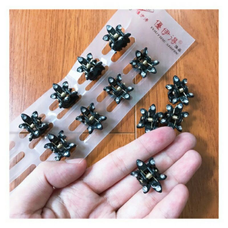 Vỉ 12 kẹp mái nhí màu đen đính hạt (1.5cm)