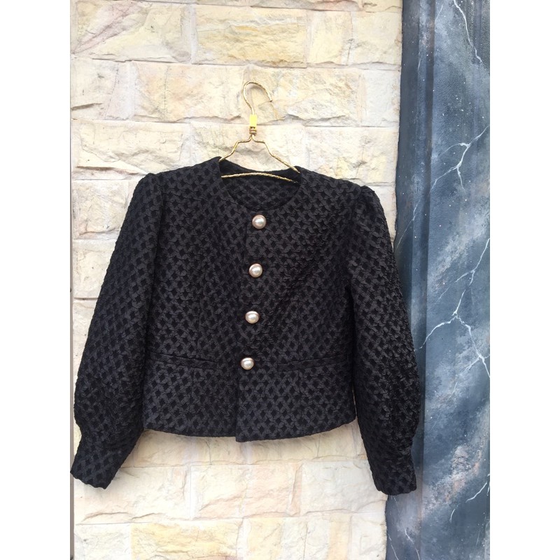 Áo ren khoác ren lửng ngoài váy