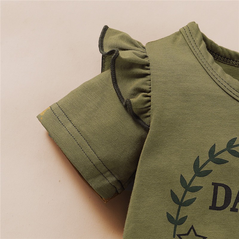 Set trang phục Mikrdoo gồm áo thun ngắn tay in chữ + quần ngắn họa tiết camo cho bé gái