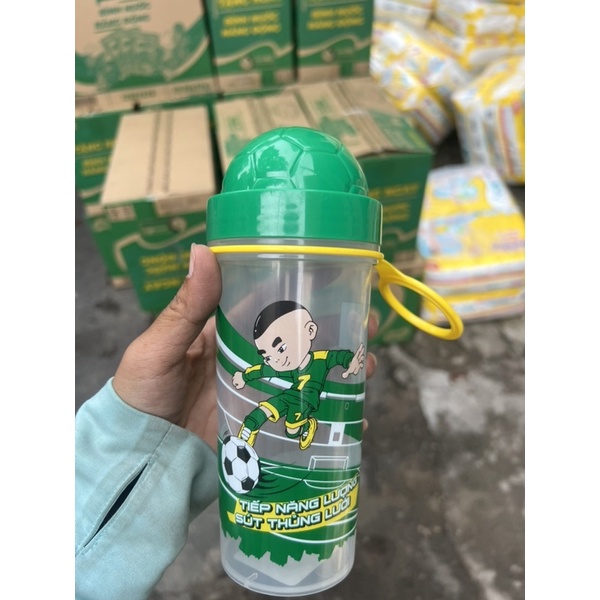 Set 2 BÌNH NƯỚC MILO NĂNG ĐỘNG NẮP HÌNH TRÁI BÓNG