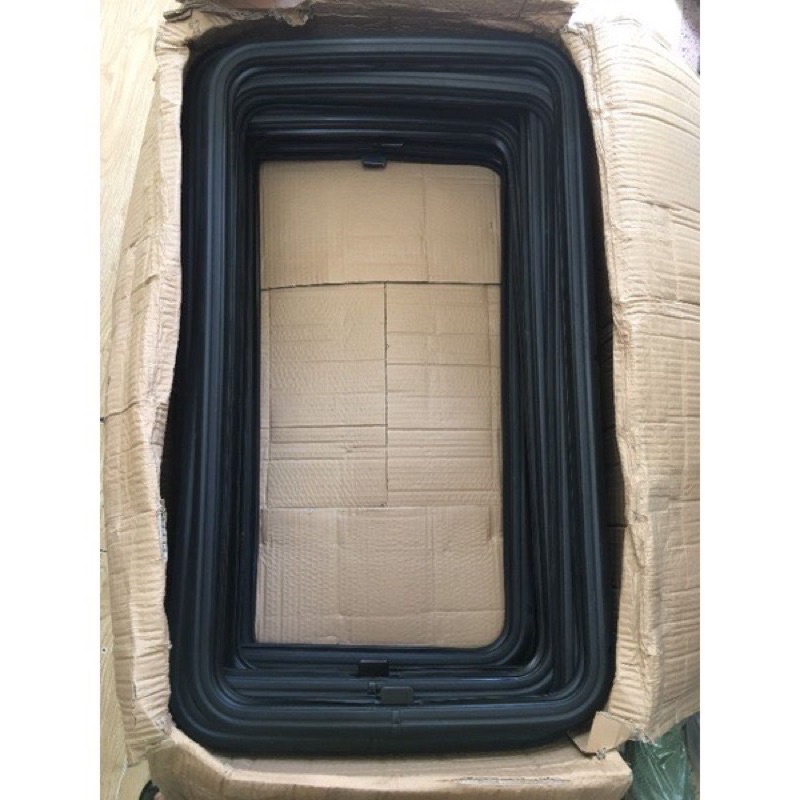 Khung kính cửa lùa Suzuki Carry