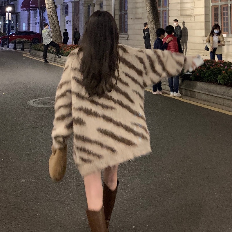 Áo Sweater Lông Cừu Dáng Rộng Họa Tiết Kẻ Sọc Thời Trang Thu Đông Phong Cách Mới Cho Nữ