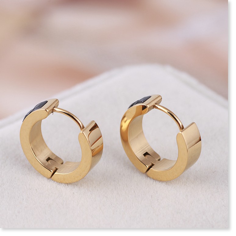 Khoen tròn titan đá đen (màu vàng) TT3398 - CAM KẾT KHÔNG BAY MÀU - BẢO HÀNH 12 THÁNG.