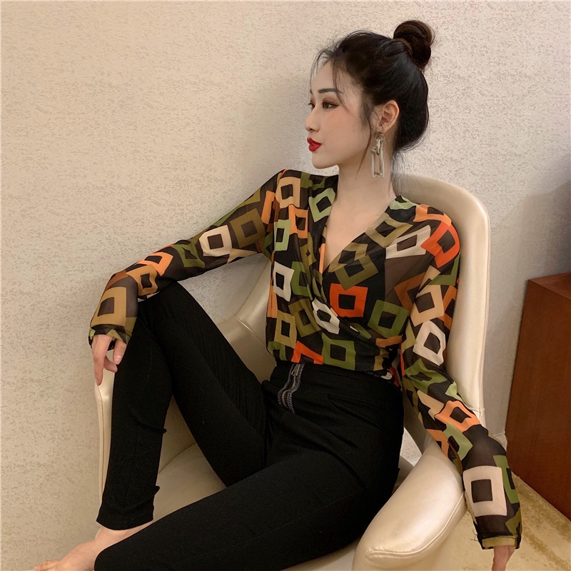 Áo thun IELGY tay dài cổ chữ V thời trang | BigBuy360 - bigbuy360.vn