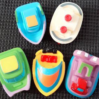 Thuyền phun nước đồ chơi nhà tắm