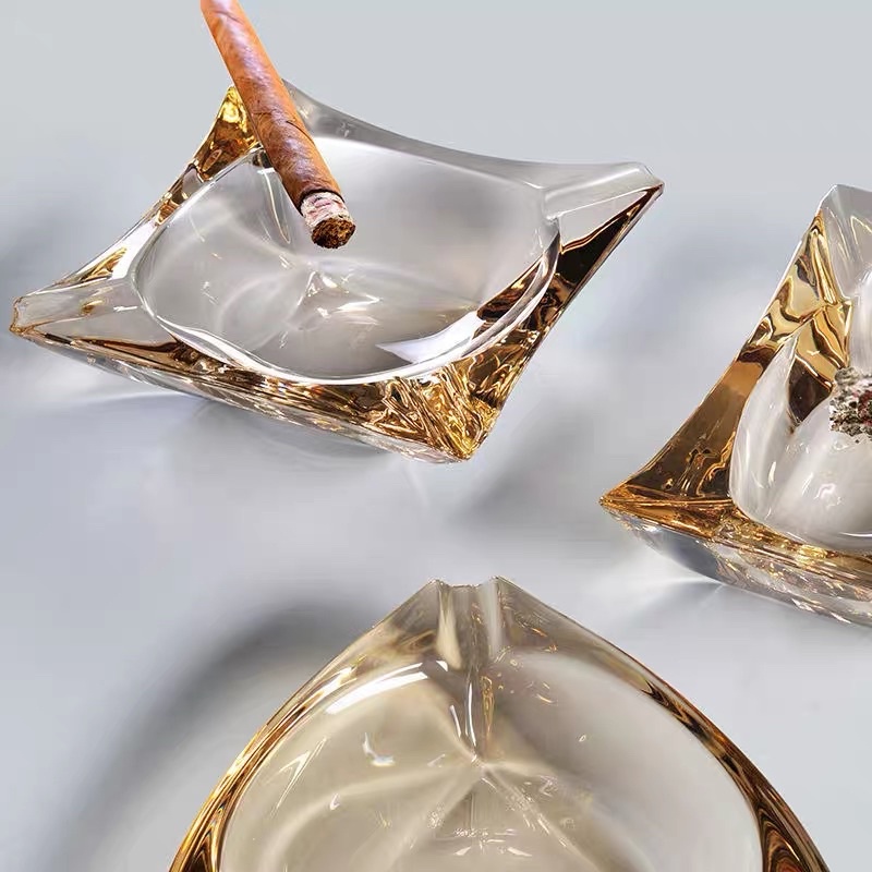Gạt tàn thuốc lá thiết kế vuông 4 cạnh sang trọng độc đáo bằng thuỷ tinh
