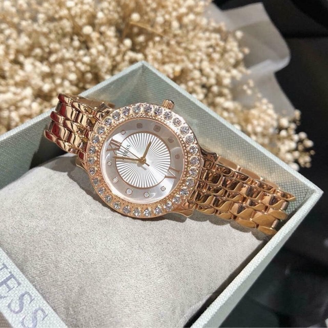 Đồng hồ Guess màu rose gold viền hạt sang trọng