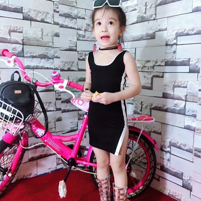 Đầm body chạy sọc bên hông xẻ đùi