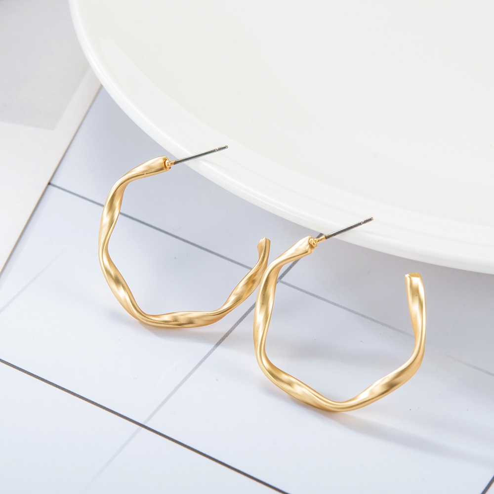 Hoa tai dạng vòng thời trang dành cho nữ