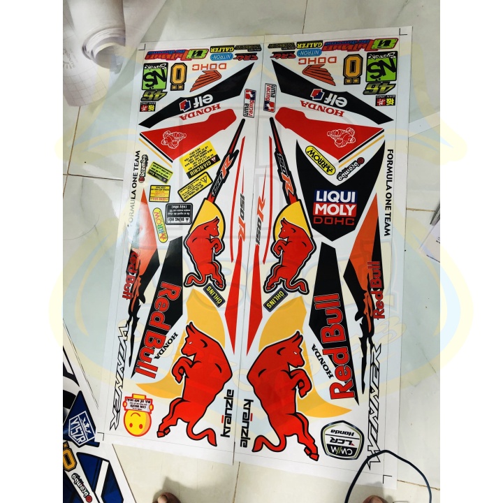 ( Quí khách vui lòng mang ra tiệm cho thợ dán ) Tem winner redbull trắng